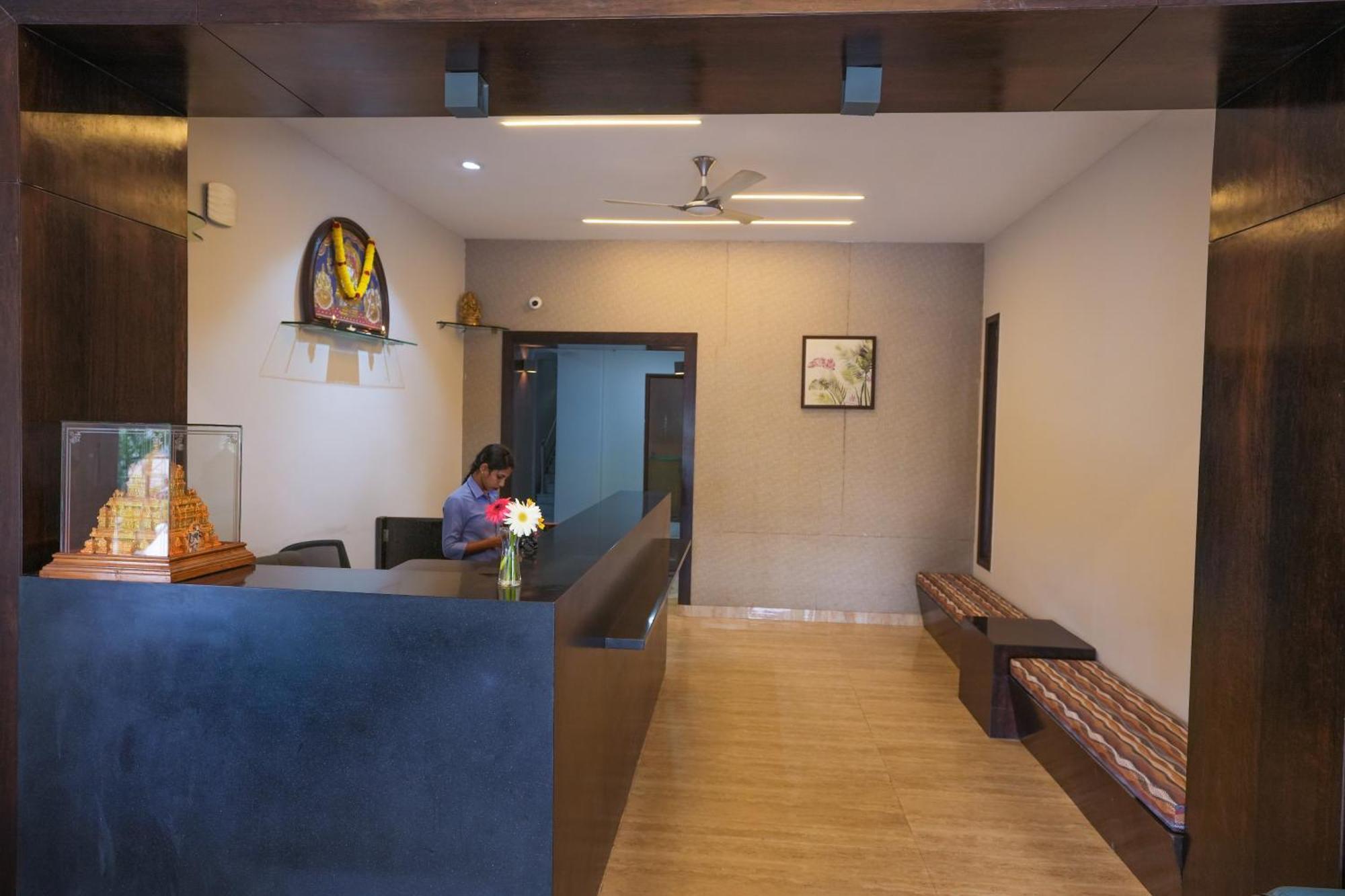 Vaishnavi Residency Hotel Бангалор Екстериор снимка