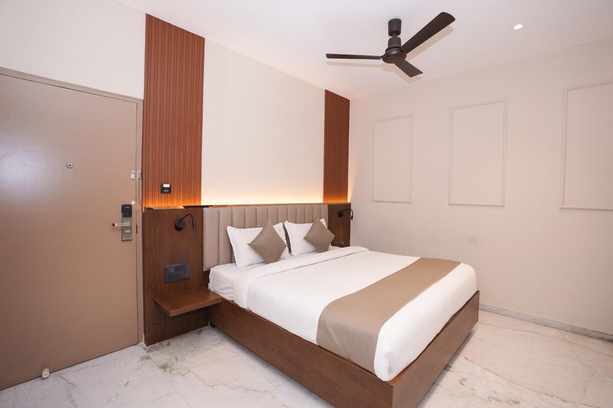 Vaishnavi Residency Hotel Бангалор Екстериор снимка
