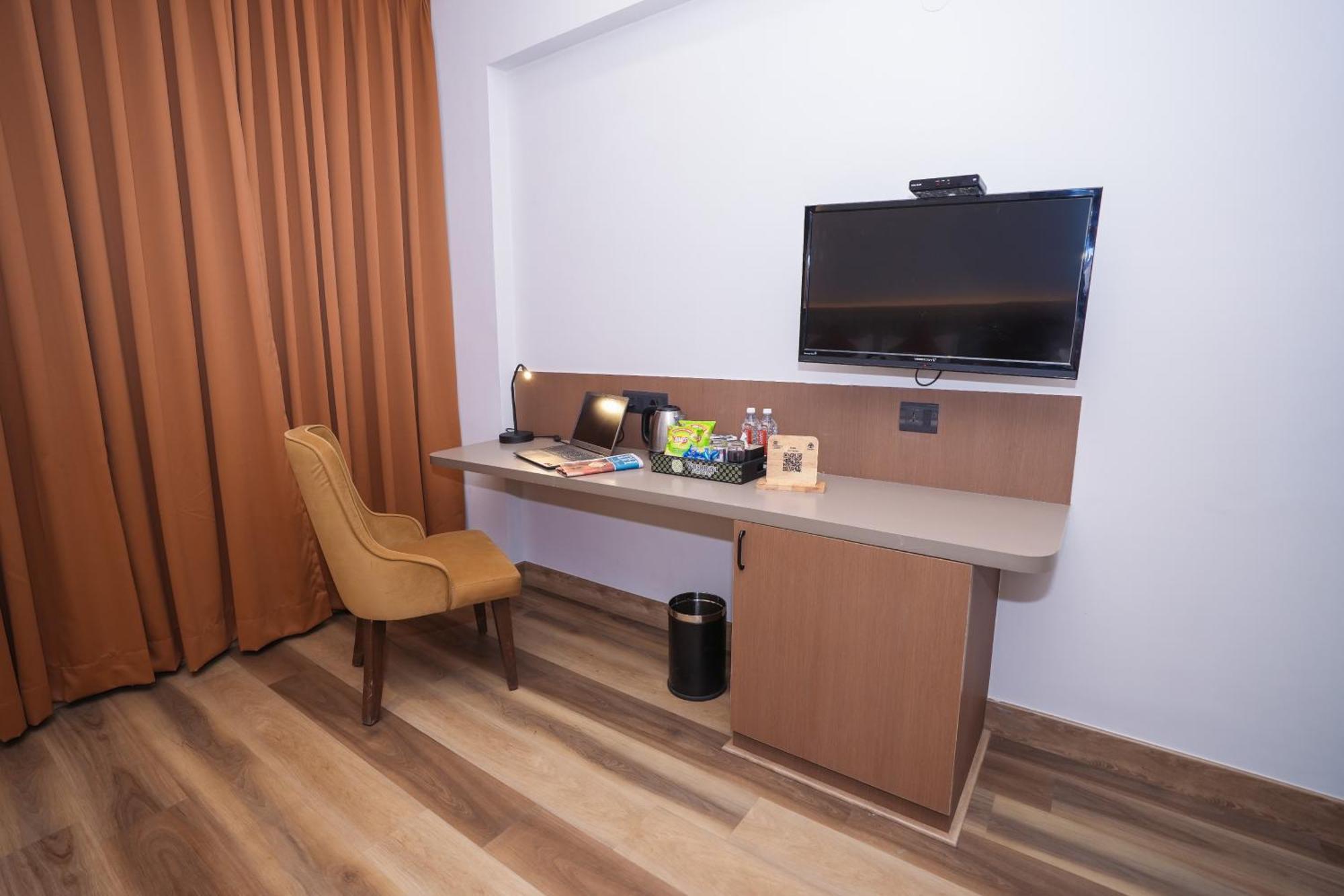 Vaishnavi Residency Hotel Бангалор Екстериор снимка