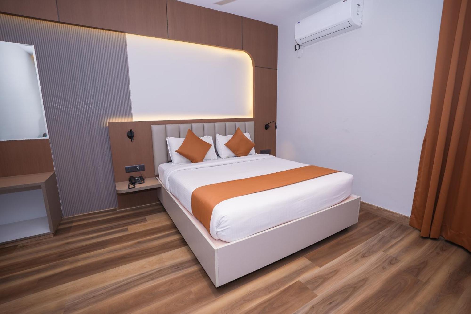 Vaishnavi Residency Hotel Бангалор Екстериор снимка