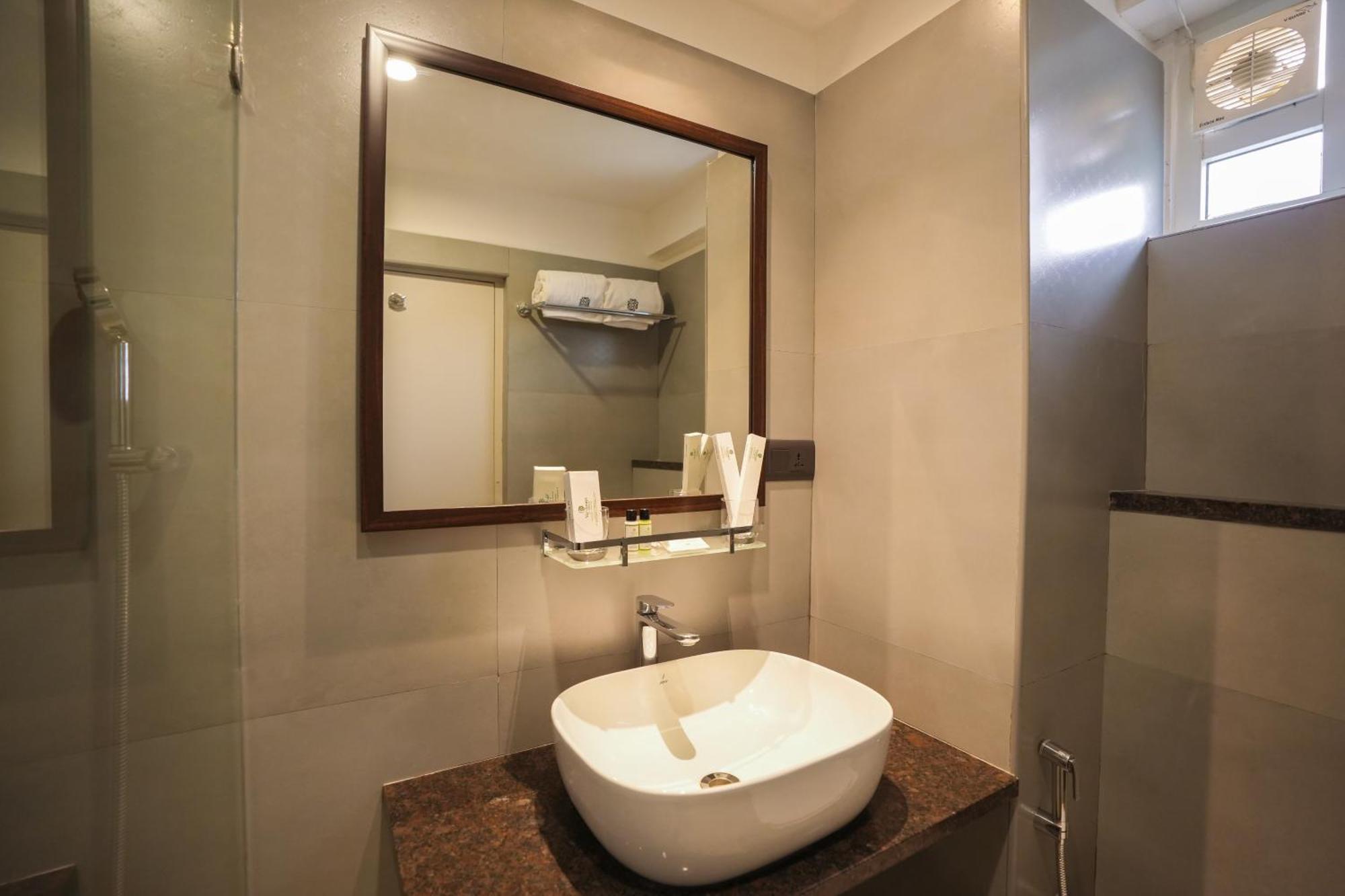 Vaishnavi Residency Hotel Бангалор Екстериор снимка
