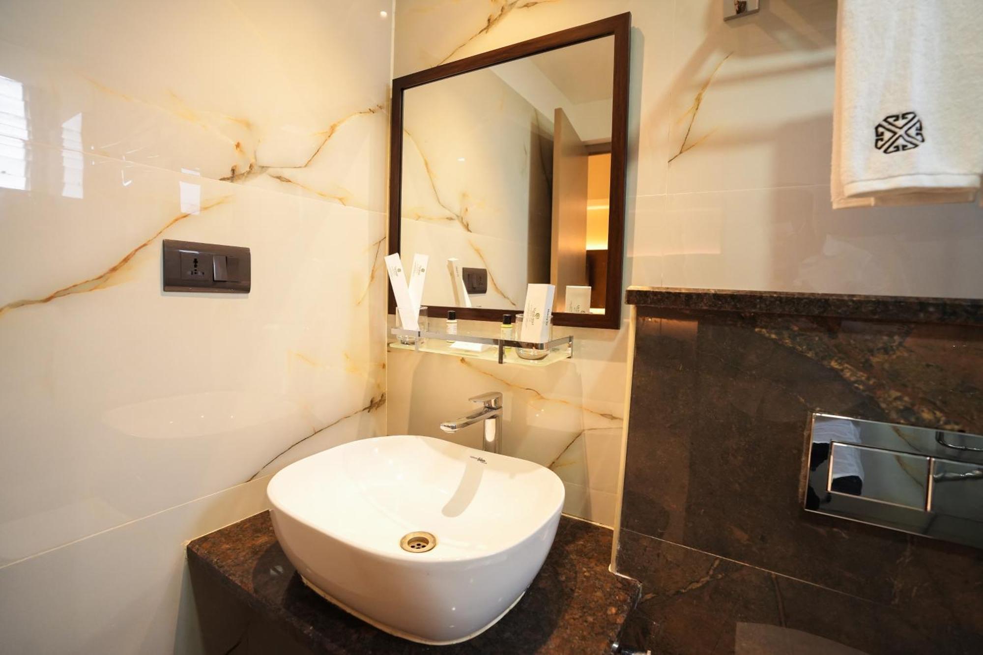 Vaishnavi Residency Hotel Бангалор Екстериор снимка
