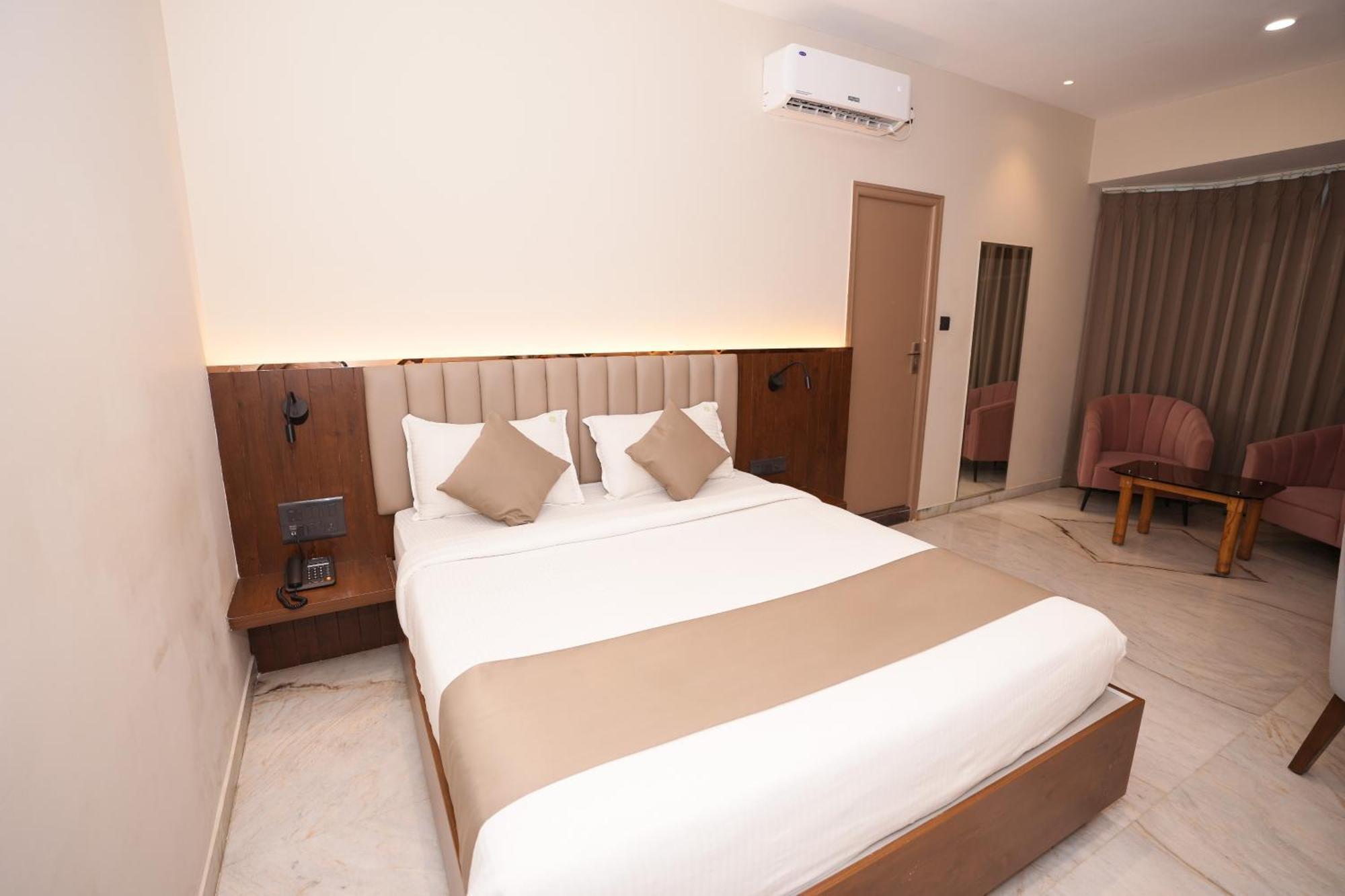 Vaishnavi Residency Hotel Бангалор Екстериор снимка